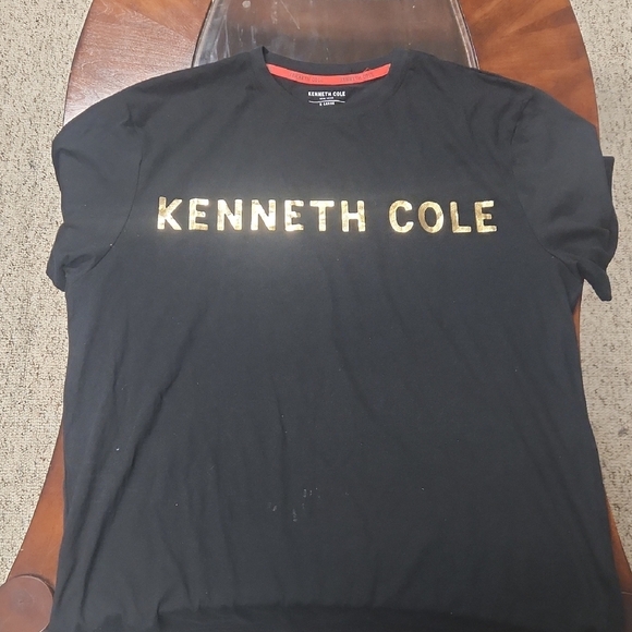 Kenneth Cole Black and Gold Short Sleeve Tee - Picture 1 of 3